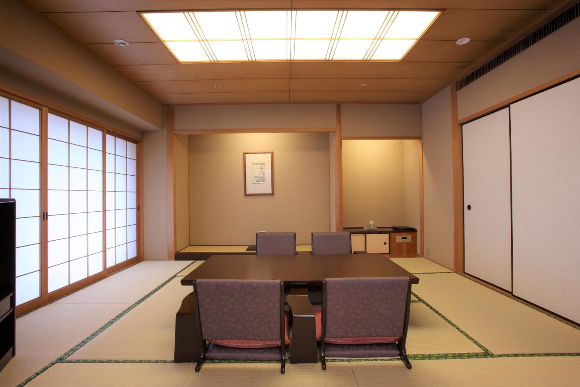 Hotel Okura Jr Huis Ten Bosch Sasebo Dış mekan fotoğraf A Japanese-style boardroom