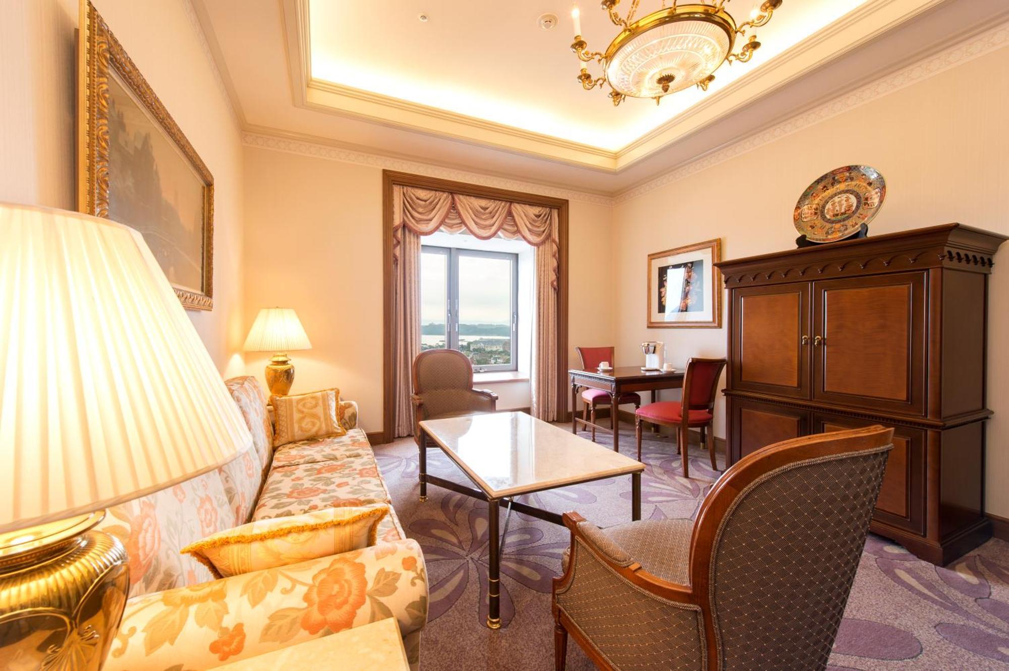 Hotel Okura Jr Huis Ten Bosch Sasebo Dış mekan fotoğraf A suite at the hotel
