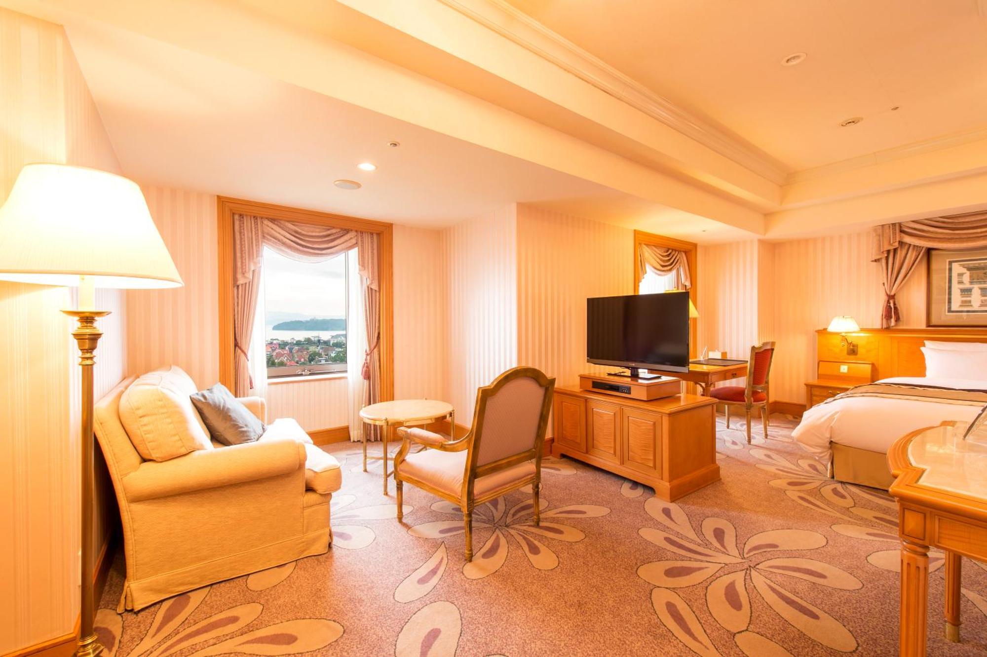 Hotel Okura Jr Huis Ten Bosch Sasebo Dış mekan fotoğraf A suite at the hotel