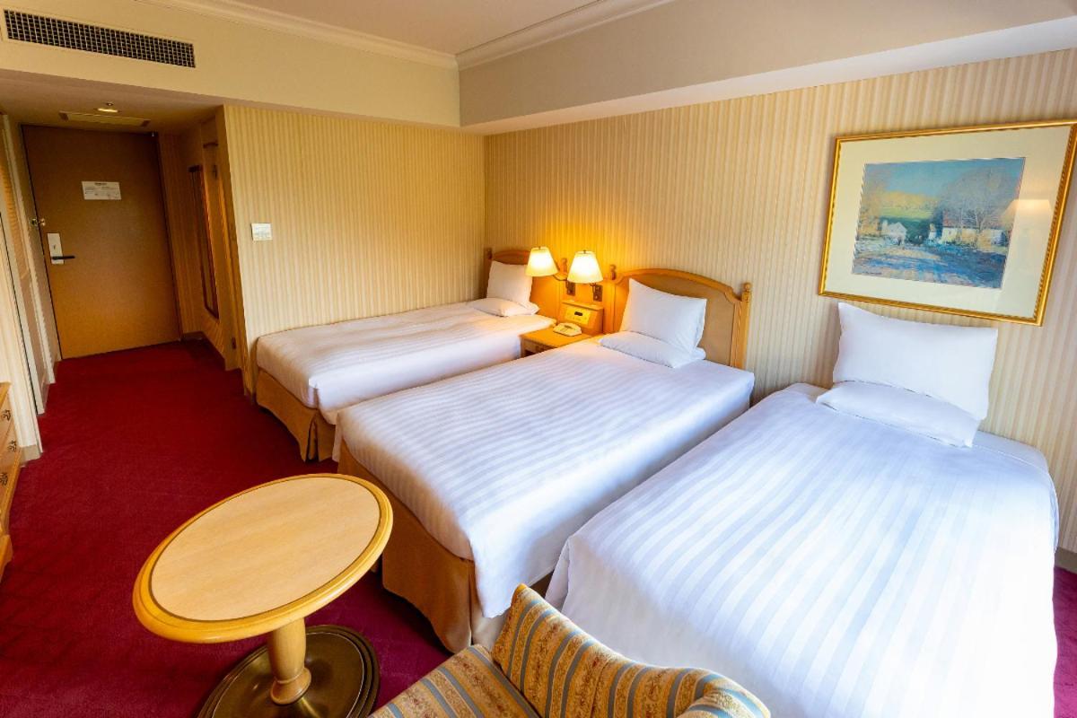 Hotel Okura Jr Huis Ten Bosch Sasebo Dış mekan fotoğraf A room at the hotel