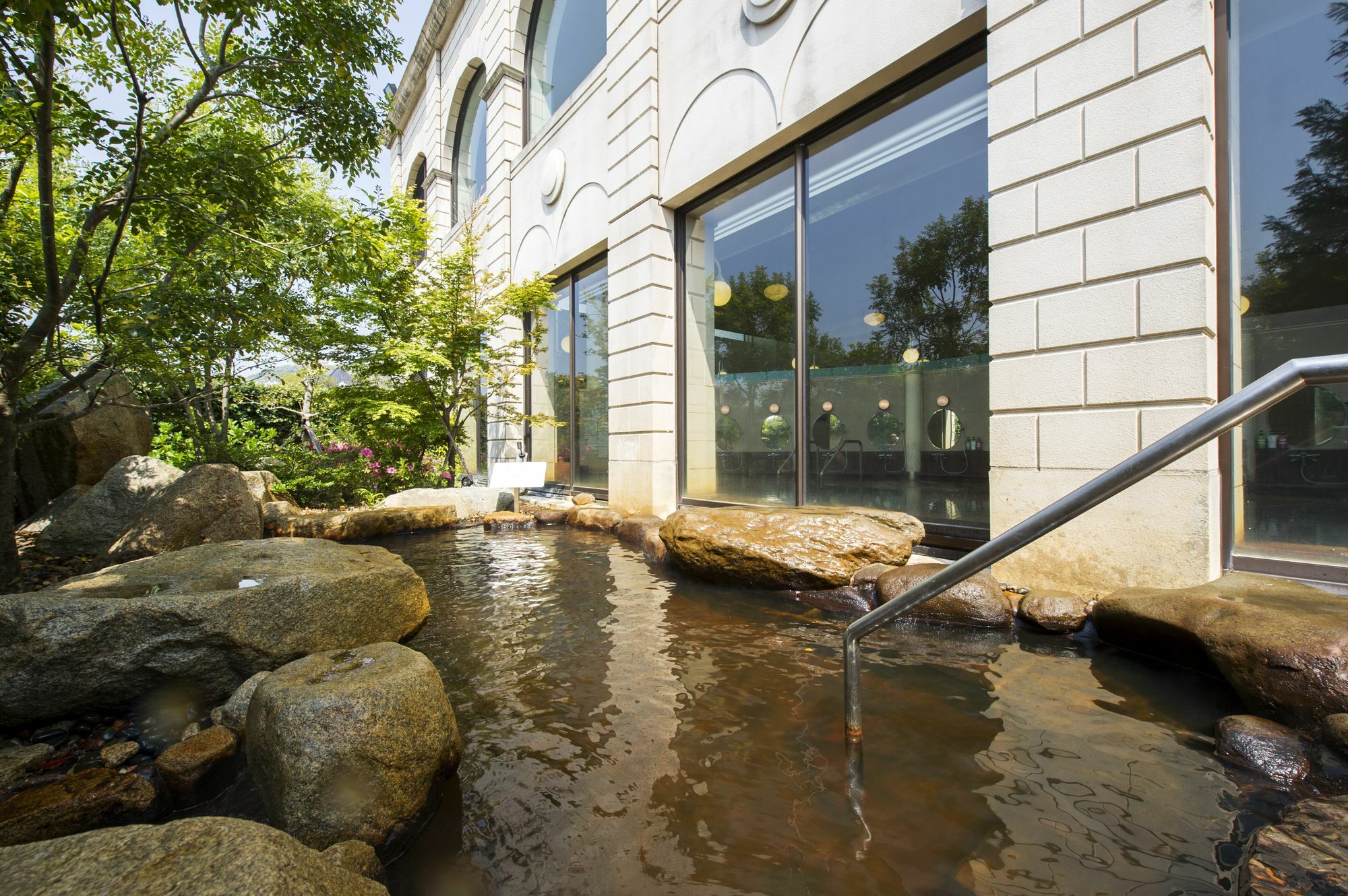 Hotel Okura Jr Huis Ten Bosch Sasebo Dış mekan fotoğraf A foot bath in Tokyo